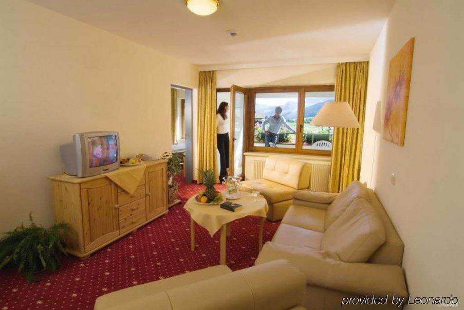 Alpenhof Brixen Hotel Бриксен-им-Тале Стая снимка
