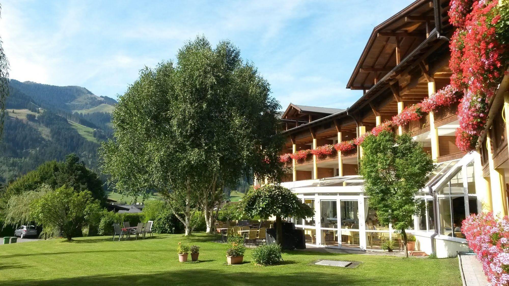 Alpenhof Brixen Hotel Бриксен-им-Тале Екстериор снимка
