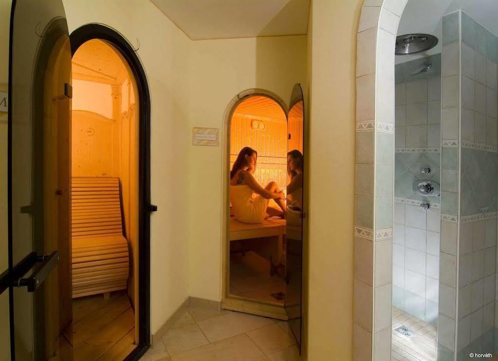 Alpenhof Brixen Hotel Бриксен-им-Тале Екстериор снимка